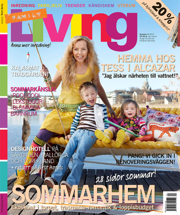 Robots wallpaper in Family Living  Magazine